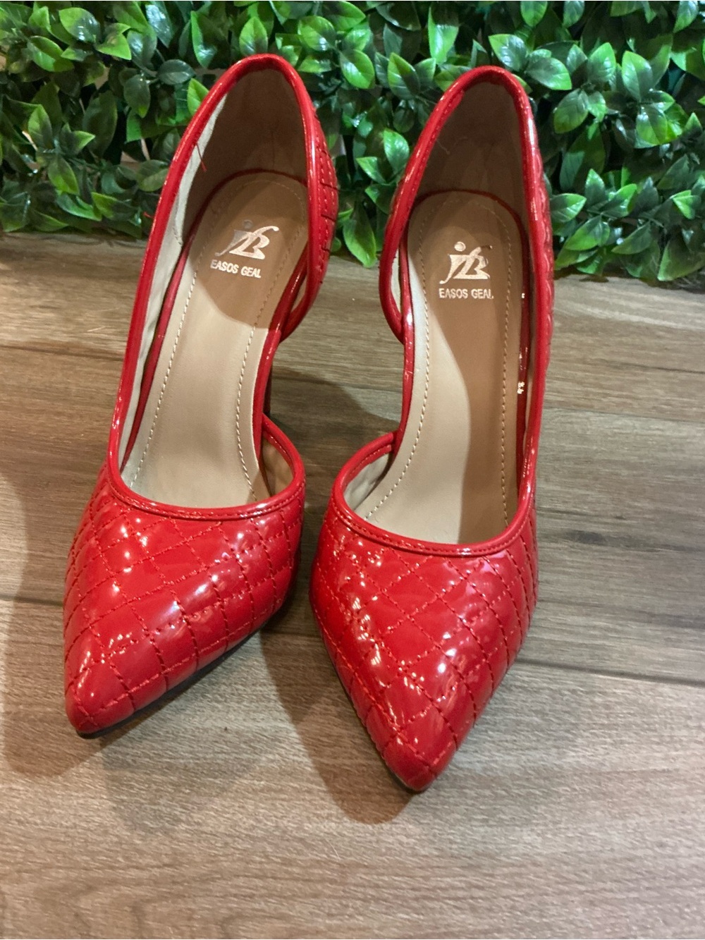 NWOT Easos Geal Red Quilted Patent Pointed Toe Heels Size 7.5